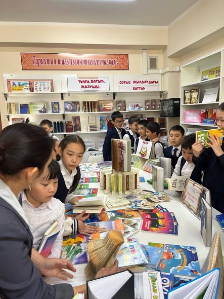 «Оқуға құштар мектеп» ақпараттық бұрышы жасалды.