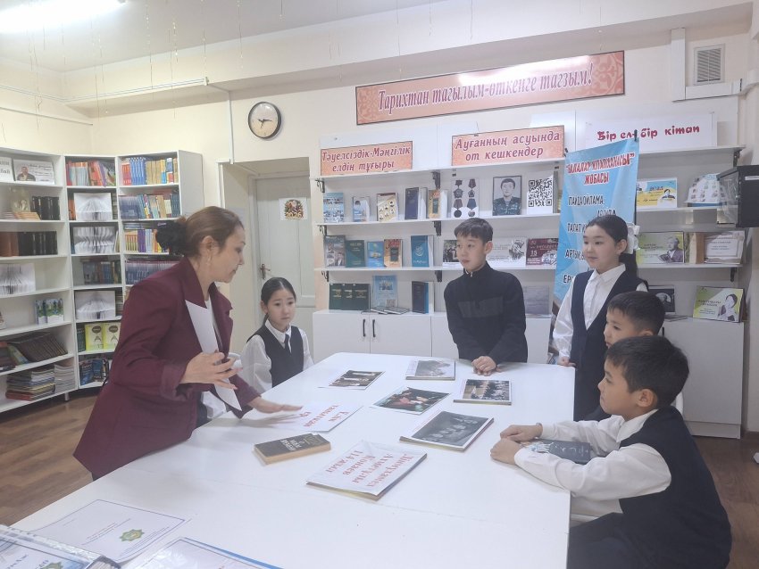 "Елін танытқан ер тұлға" атты book point